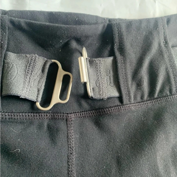 Lululemon black pants  woman’s size 4 with removable belt - Picture 9 of 10